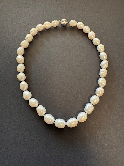 White rounded and oval pearl necklace