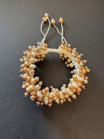 Golden-hued pearl bead bracelet