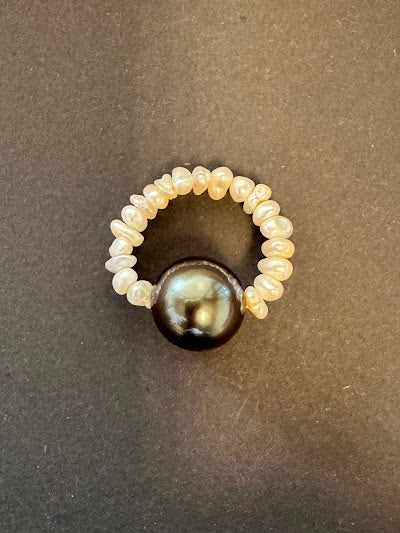 Black 16mm shell and freshwater pearl solitaire ring