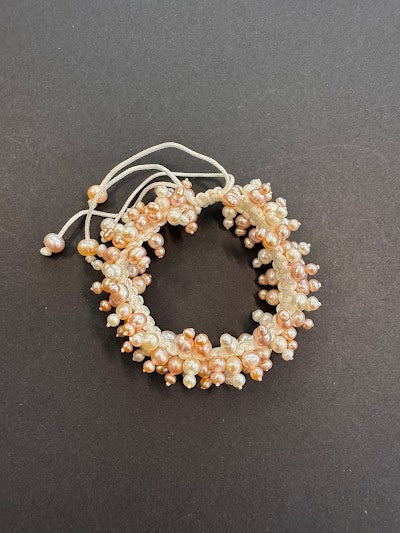 Pink-hued pearl bead bracelet