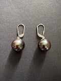 Black 14mm shell pearl earrings