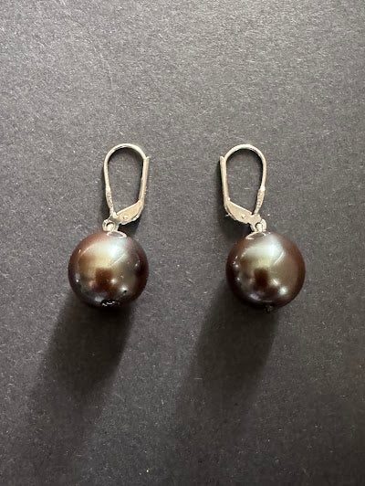 Black 14mm shell pearl earrings
