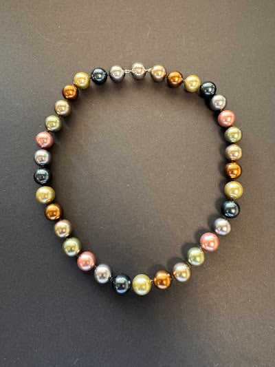 Vibrant-hued (11-12mm) shell pearl necklace