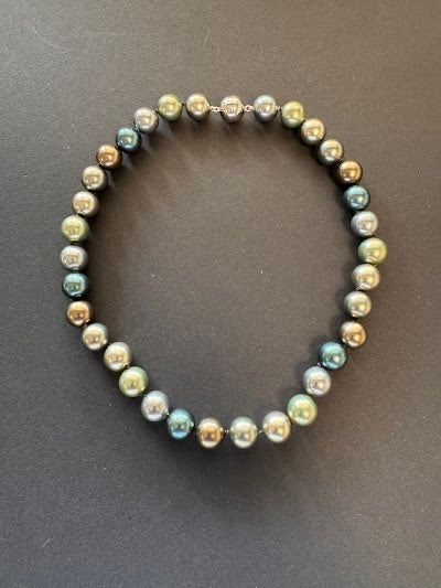 Multi-coloured (11-12mm) shell pearl necklace