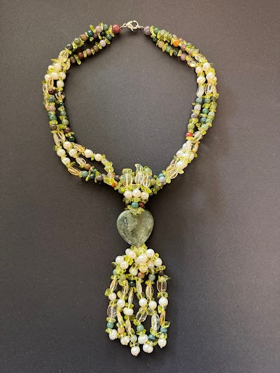 Y-shaped pearl and green heart gemstone necklace