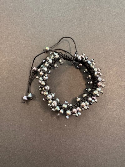 Black pearl bead bracelet