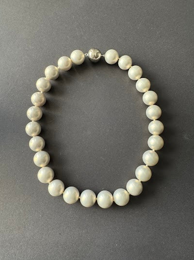 Light silver-hued (15-16mm) shell pearl necklace