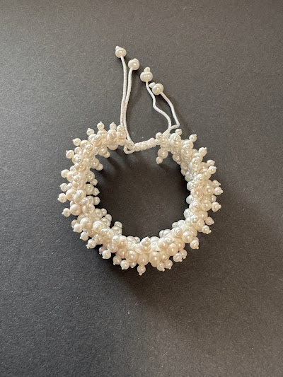 White pearl bead bracelet