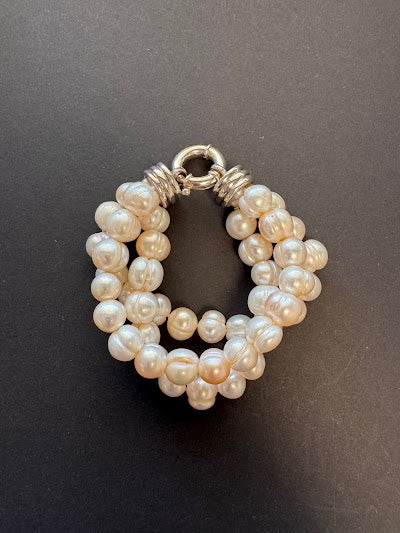 Triple-stranded white pearl bracelet