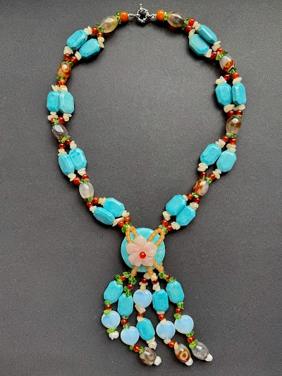 Turquoise y-shaped necklace with a carved rose quartz flower