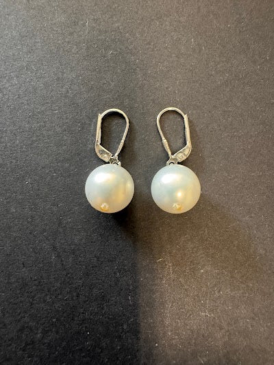 White 12mm shell pearl earrings