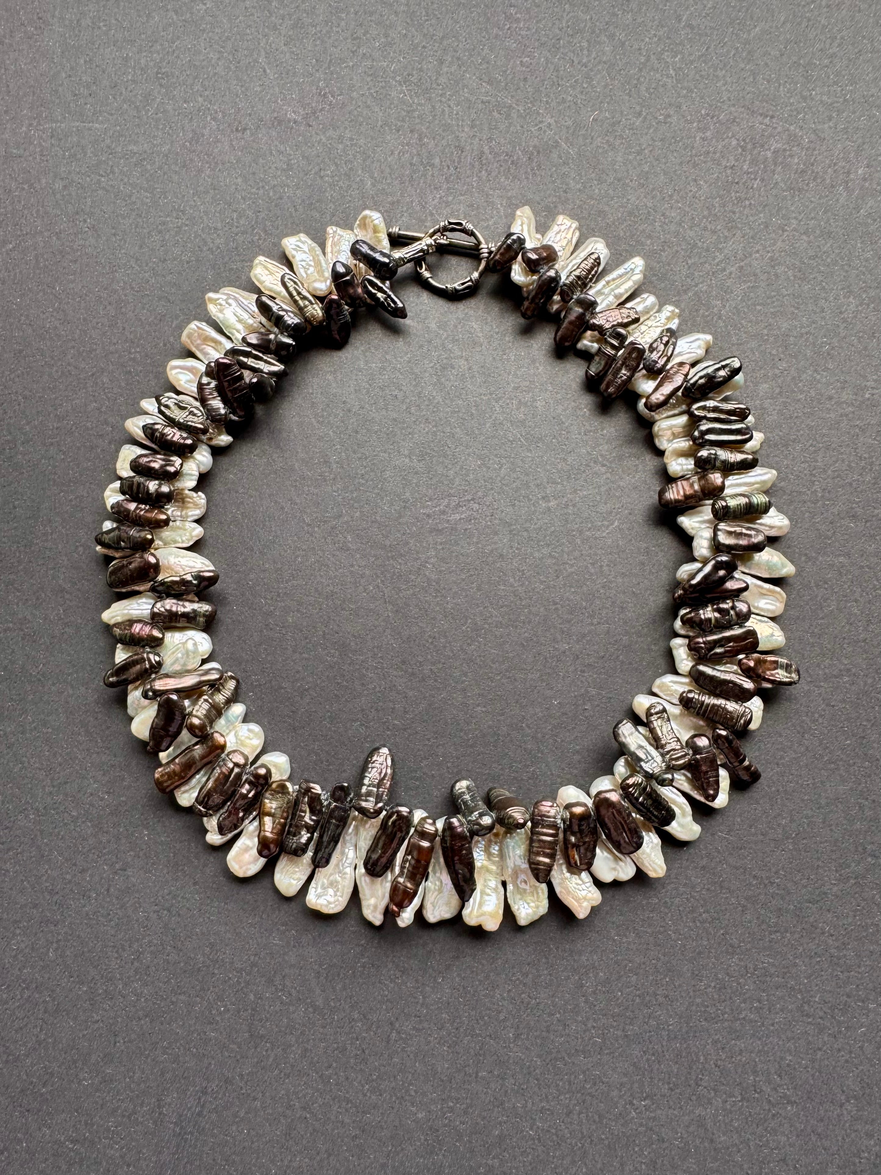 Double-stranded white and black stick pearl necklace