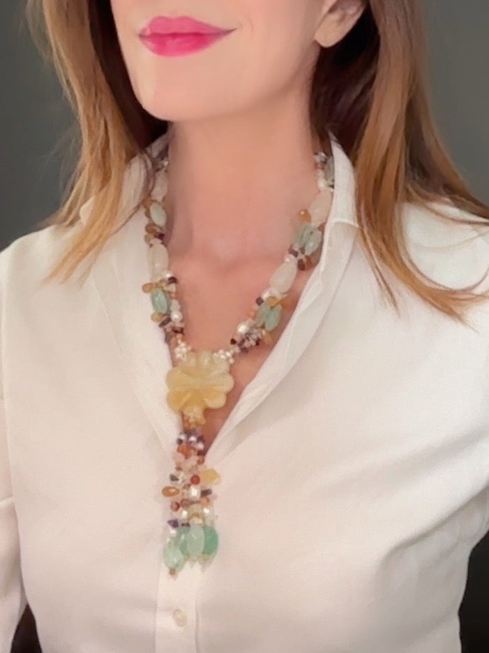 Y-shaped pearl and buttery-yellow-hued carved flower necklace