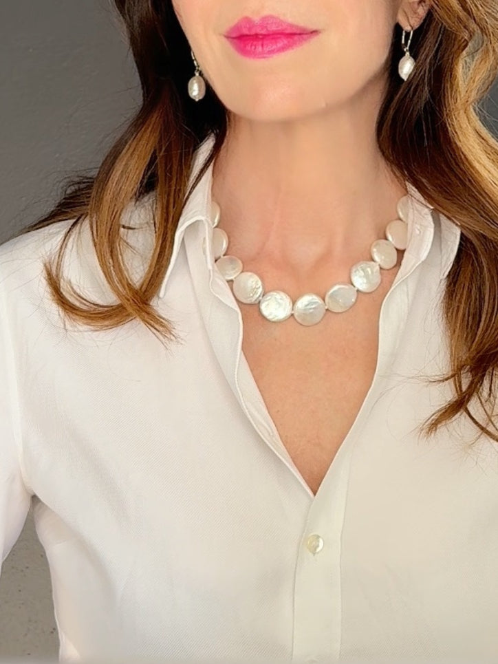 White coin pearl necklace with a puzzle clasp