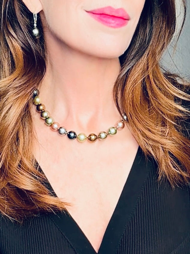 Vibrant-hued (11-12mm) shell pearl necklace