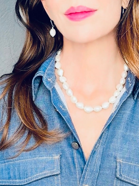 White baroque pearl necklace