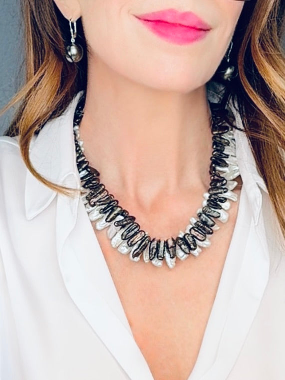 Double-stranded white and black stick pearl necklace