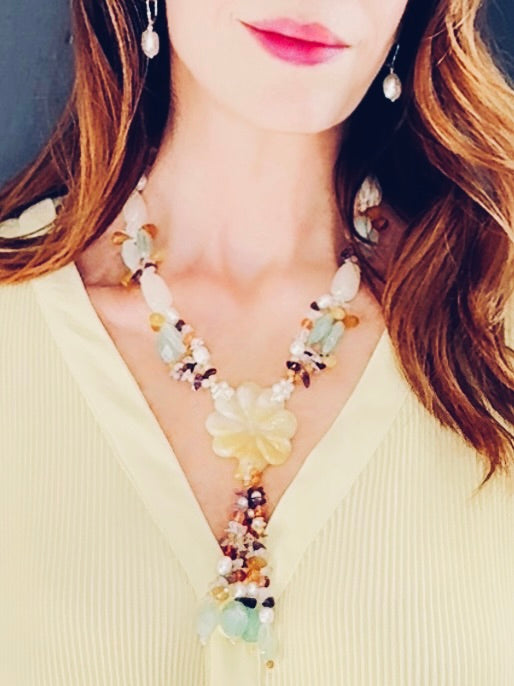 Y-shaped pearl and buttery-yellow-hued carved flower necklace