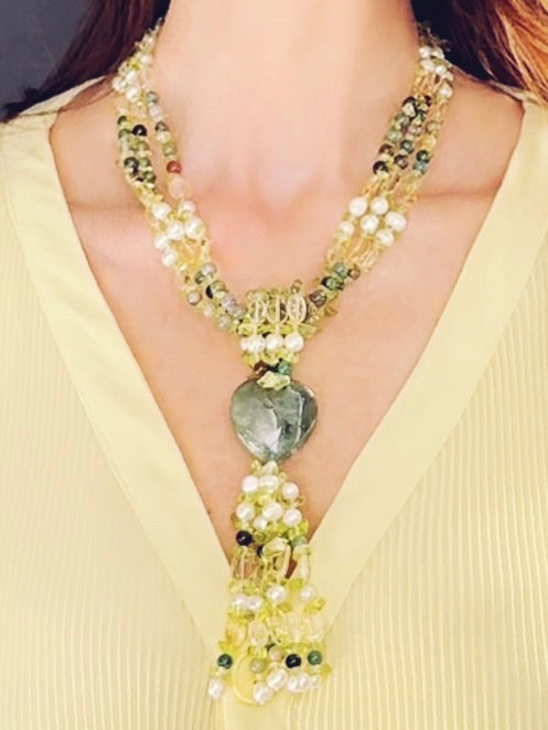 Y-shaped pearl and green heart gemstone necklace