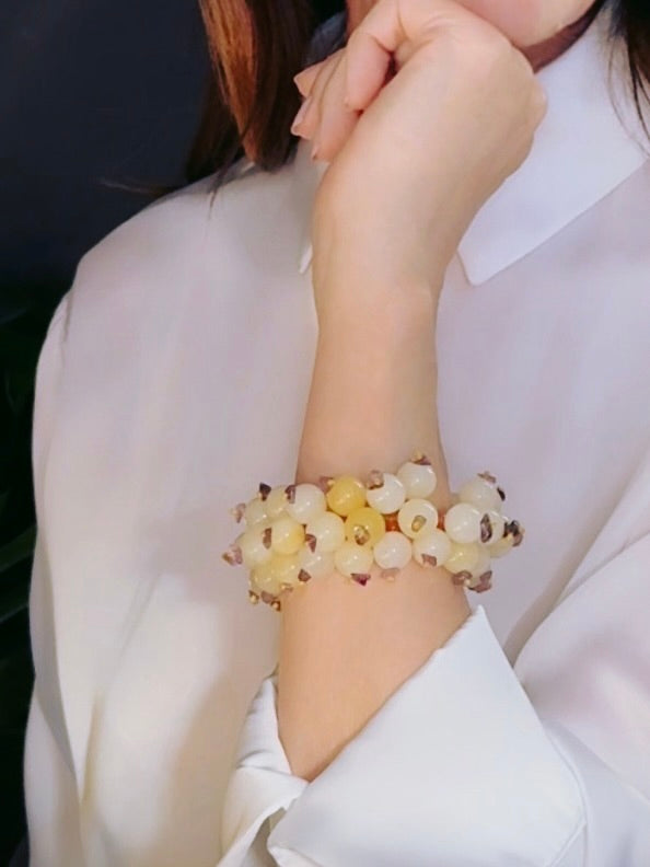 Polished cream-hued jade and aventurine stretch bracelet