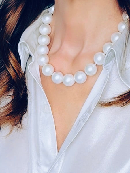 White (17-18mm) shell pearl necklace