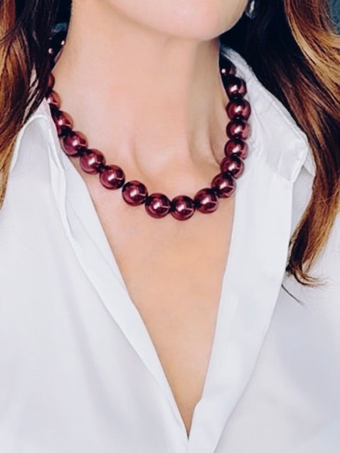 Deep burgandy-hued (15-16mm) shell pearl necklace