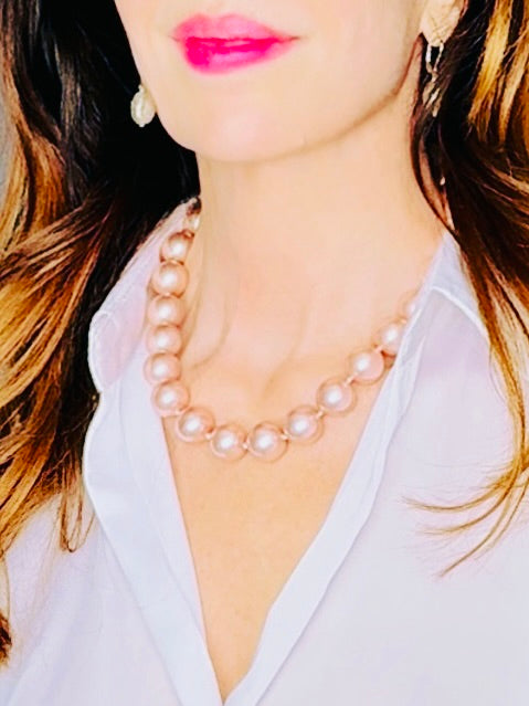 Dusty pink-hued (15-16mm) shell pearl necklace